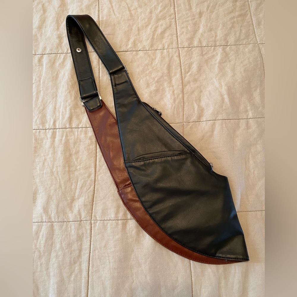 Sash bag reversible black/brown faux leather